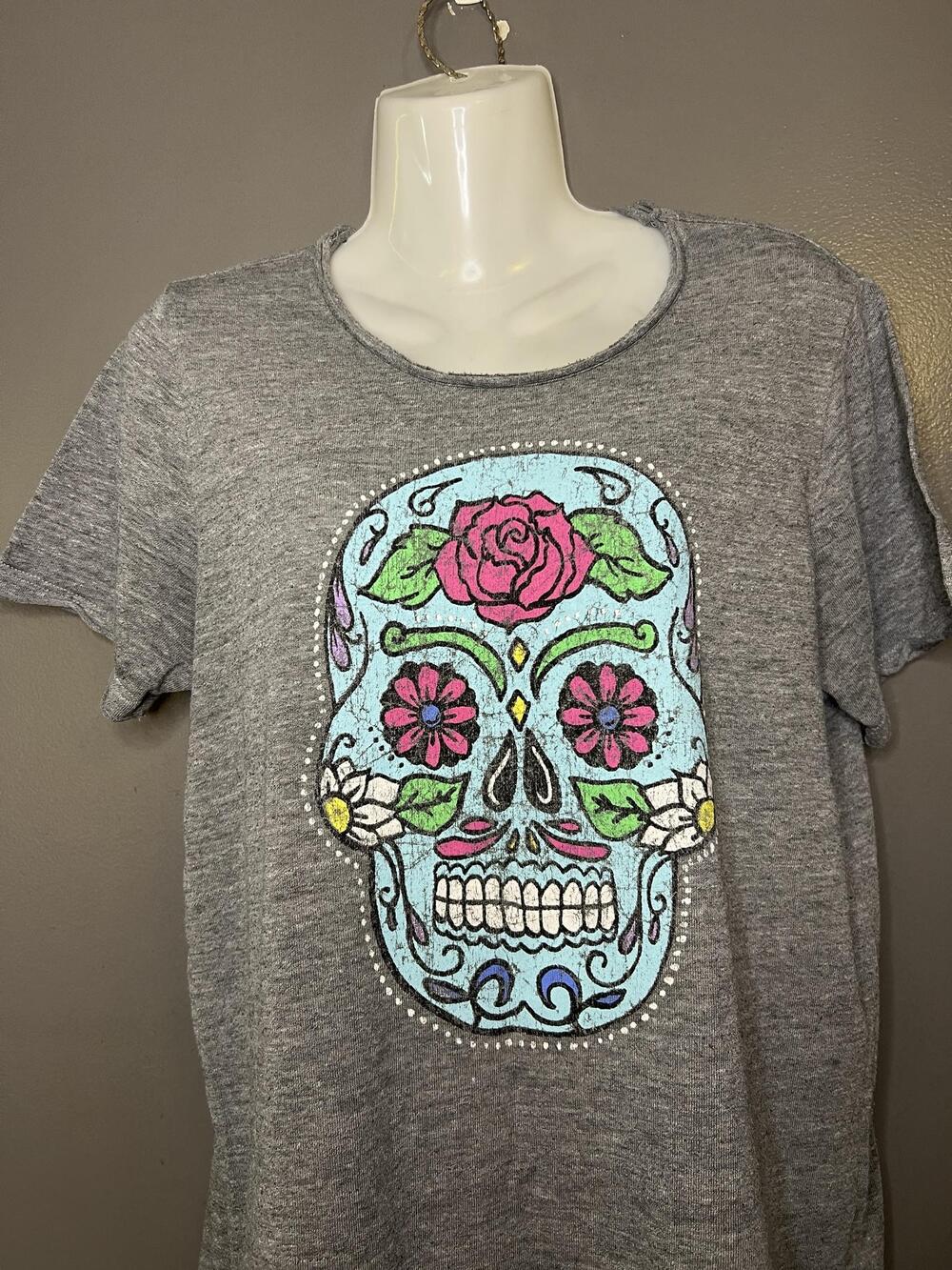Chaser Shirt Womens Medium Gray Sugar Skull Graphic Day Of Dead Short Sleeve Top